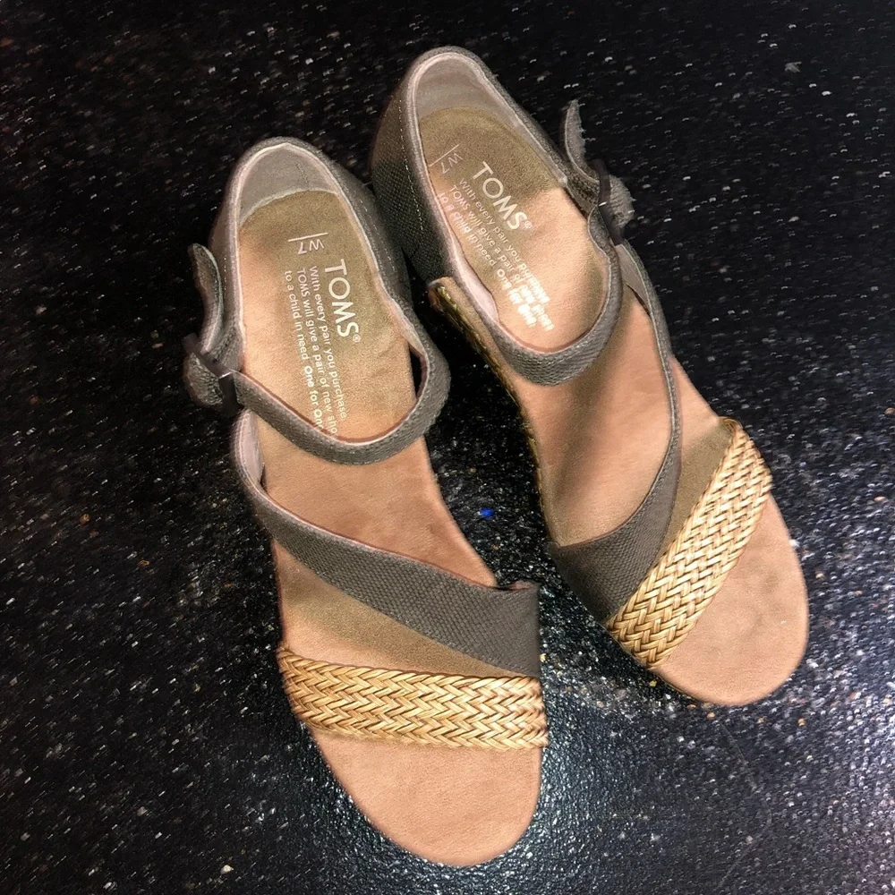 TOMS SHOES Lady's sandals EMBROIDERED.